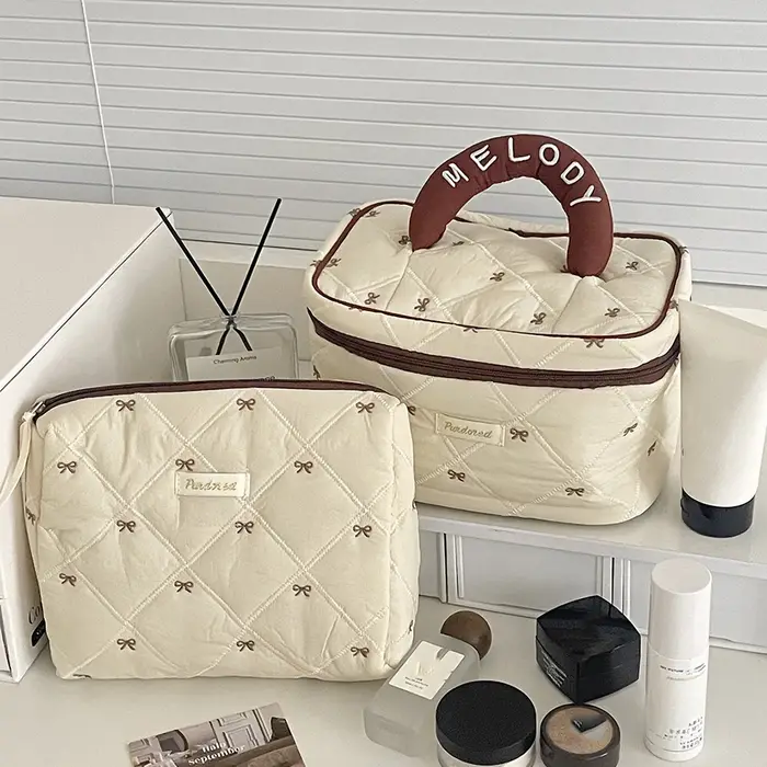 Sac de maquillage marron tendance avec nœud