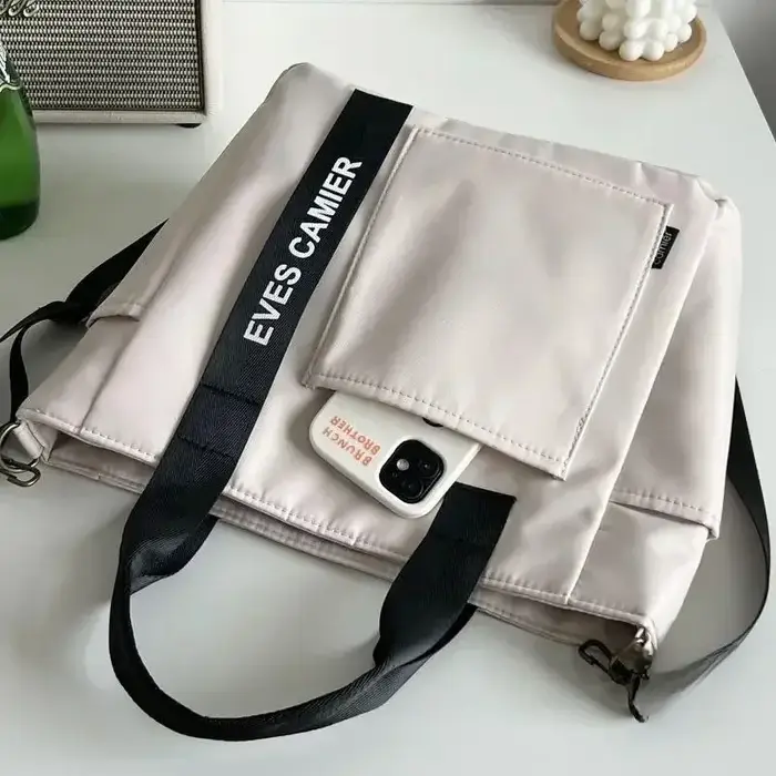 Nouveau Sac Fourre-tout Décontracté 2024 Grande Capacité Sac à Bandoulière en Nylon Imperméable Sac à Main en Toile Sacs Messager Simples et Tendance pour Étudiantes