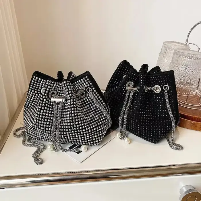 Sac seau décoré de paillettes à la mode