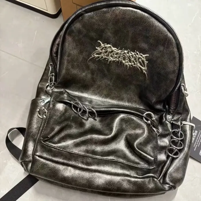 Sac à dos grande capacité clouté style punk sombre pour femme