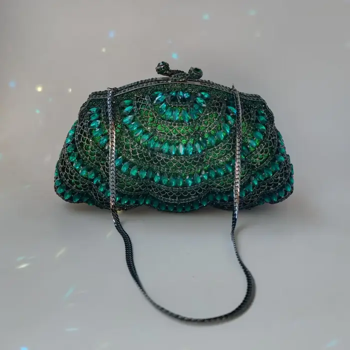 Pochette en pierre sertie de cristaux pour robe de soirée
