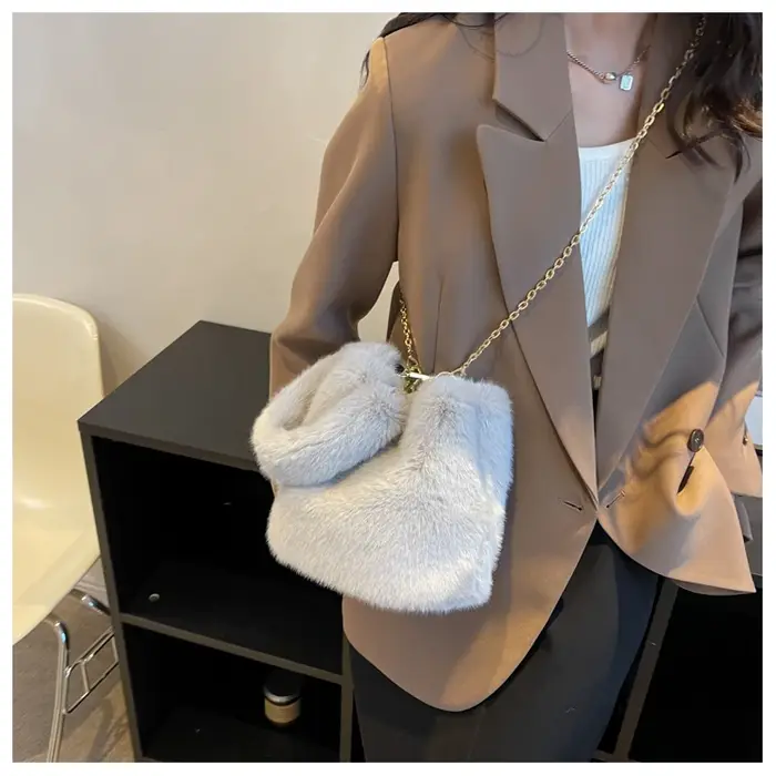 Sac à bandoulière en fausse fourrure pour femme