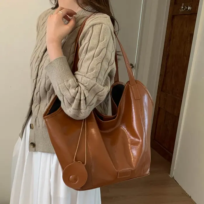 Sac noir pour femmes, sacs à bandoulière de grande capacité
