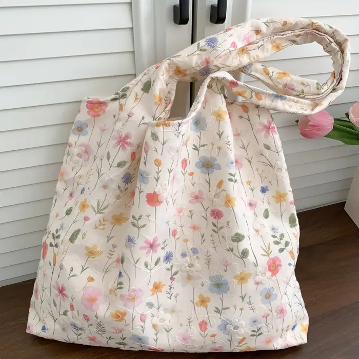 Sac à main léger brodé à fleurs