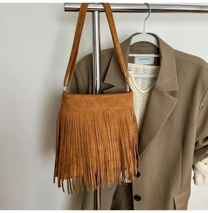 Sac à bandoulière en daim camel pour femme avec franges et sangle réglable