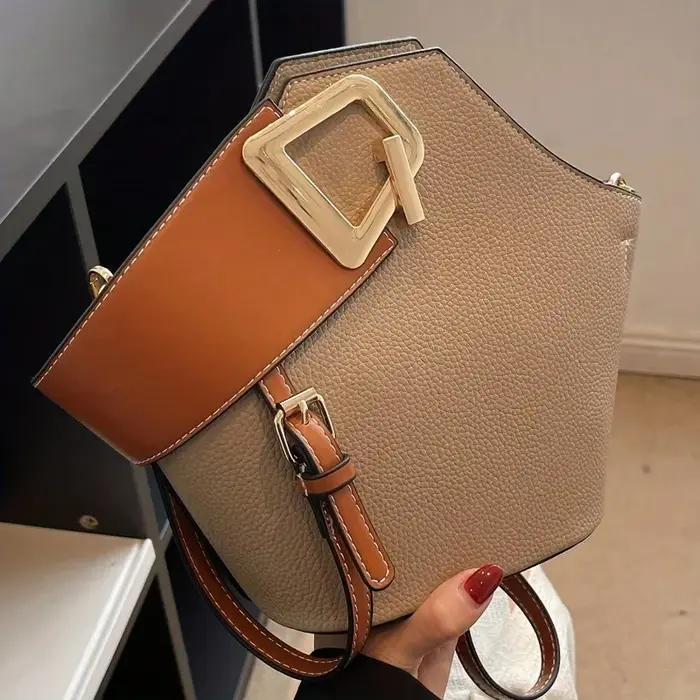 Sac seau élégant blanc texturé avec accents marron