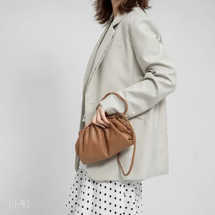 Sac nuage froncé bordeaux chic pour femme, sac à bandoulière type dumpling