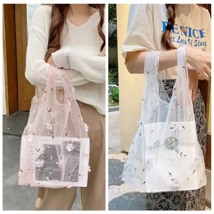 Sac à main brodé en maille transparente