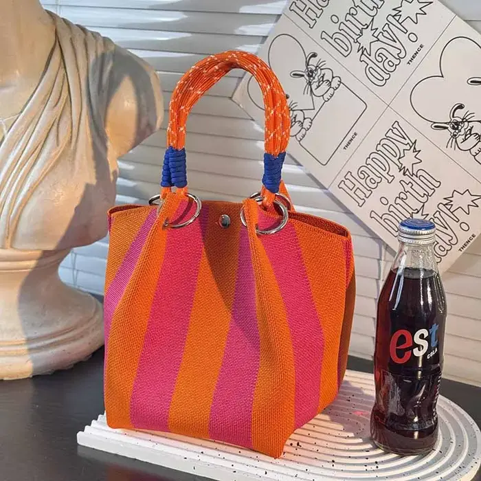 Sac à main à rayures colorées