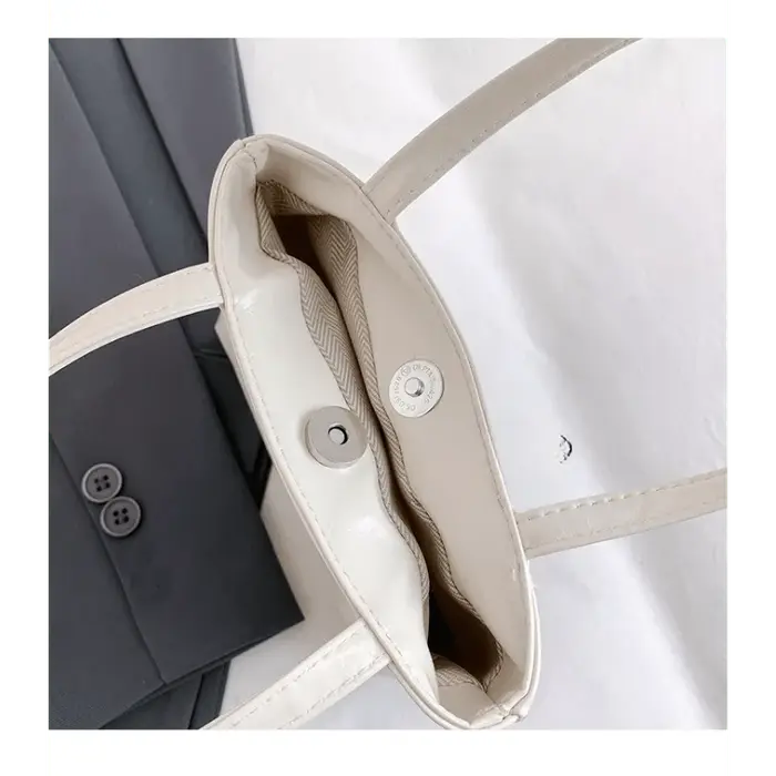 Sac à main avec bandoulière amovible et options de portage croisé/à