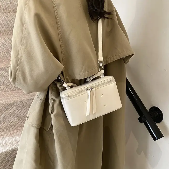 Sac carré tendance, best-seller de la saison