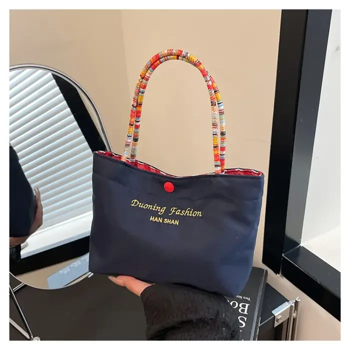 Sac à main pour femme en toile brodée avec lettres