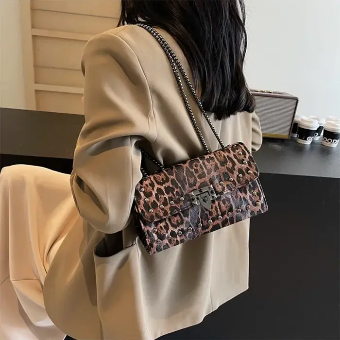 Sac sous les bras imprimé léopard coréen
