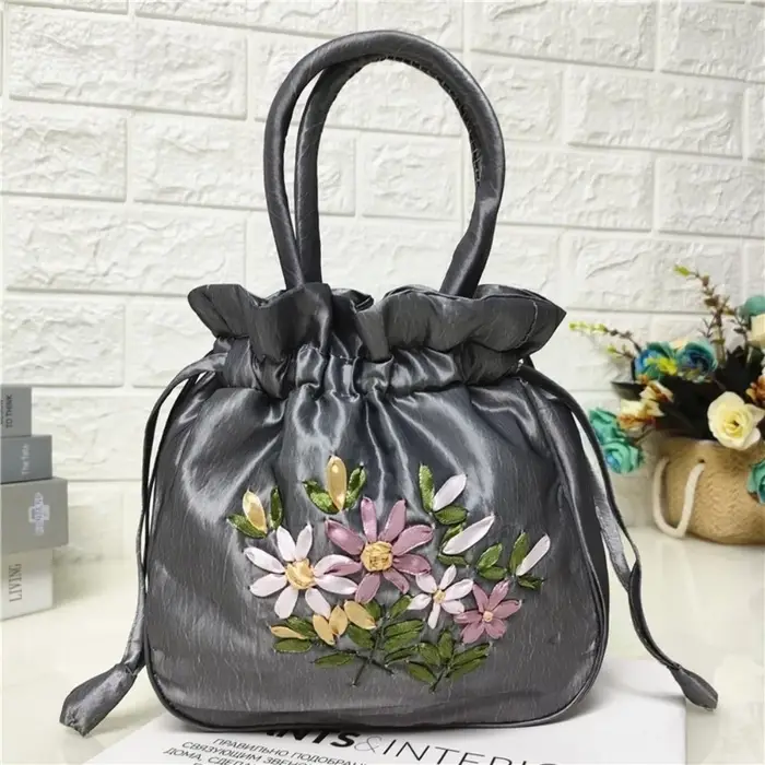 Sac seau pour femme à motif floral brodé