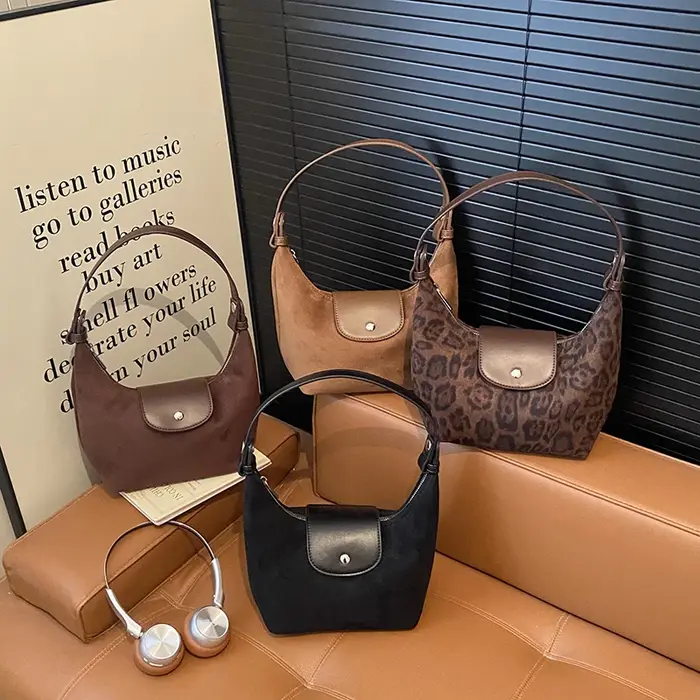 Sac à main vintage en daim