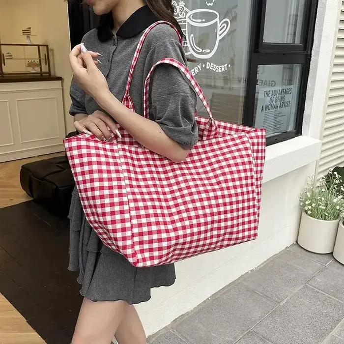 Sac fourre-tout en toile à carreaux avec motif