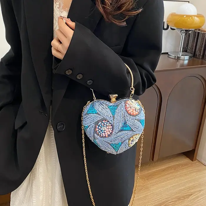 Pochettes de luxe en or pour femmes