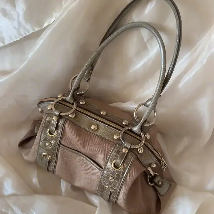 Sac Boston vintage pour femme avec rivets, style Y2K, finitions en cuir, sac à main pour un usage qu