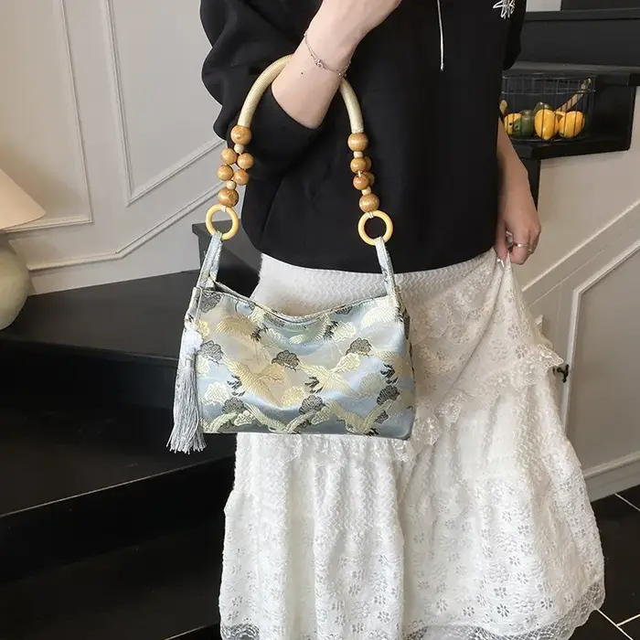 Sacs à main brodés à loquet de Style National
