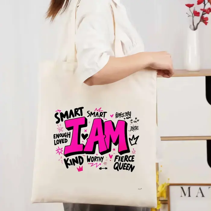 Le sac fourre-tout en toile de couleur crème, imprimé avec "Je suis la reine intelligente, gentile, 