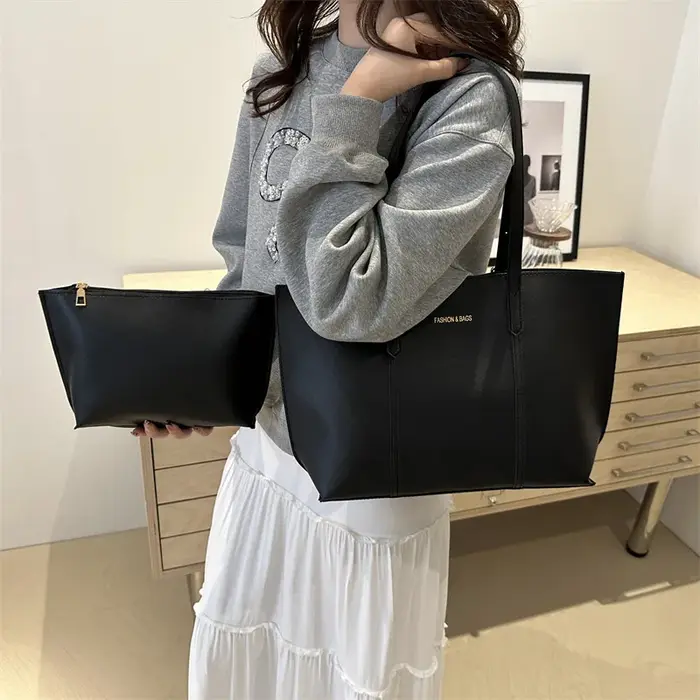 Sac fourre-tout en cuir noir avec pochette