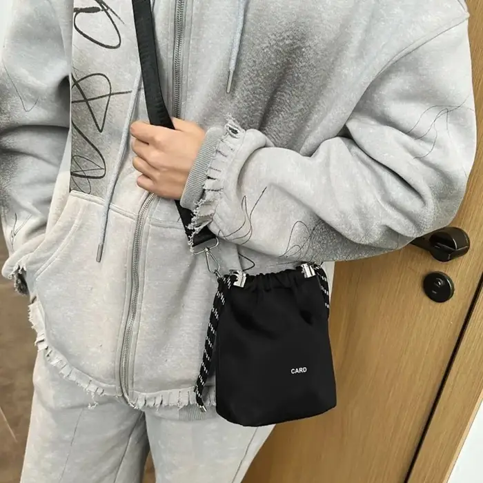 Sac seau noir coréen avec cordon de serrage