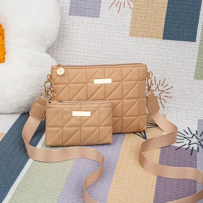 Sac à bandoulière pour femme de couleur unie avec un sentiment de design