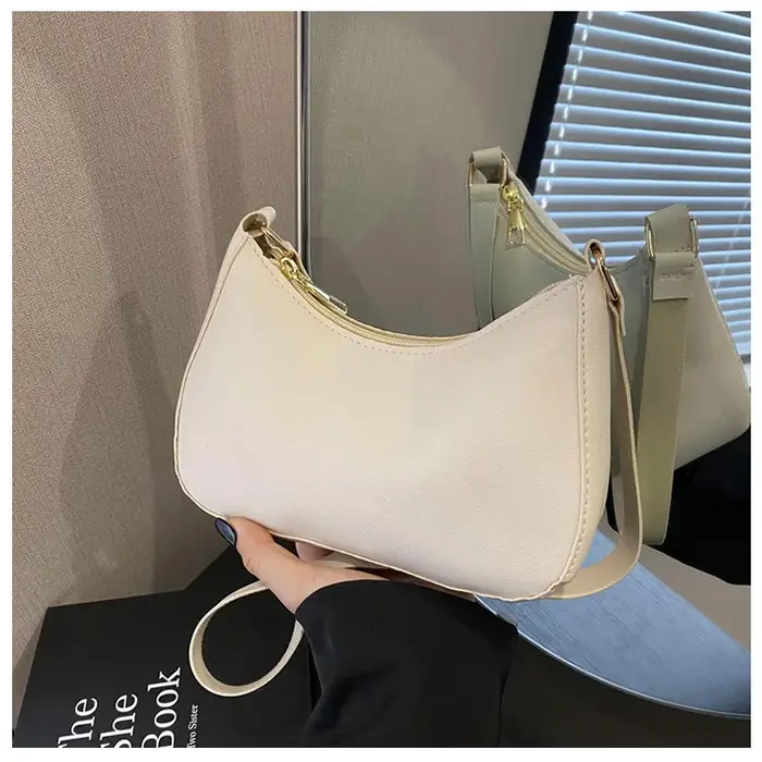 Sac à main de couleur unie à la mode et tendance, petit sac carré simple et nouveau, sac à aisselles