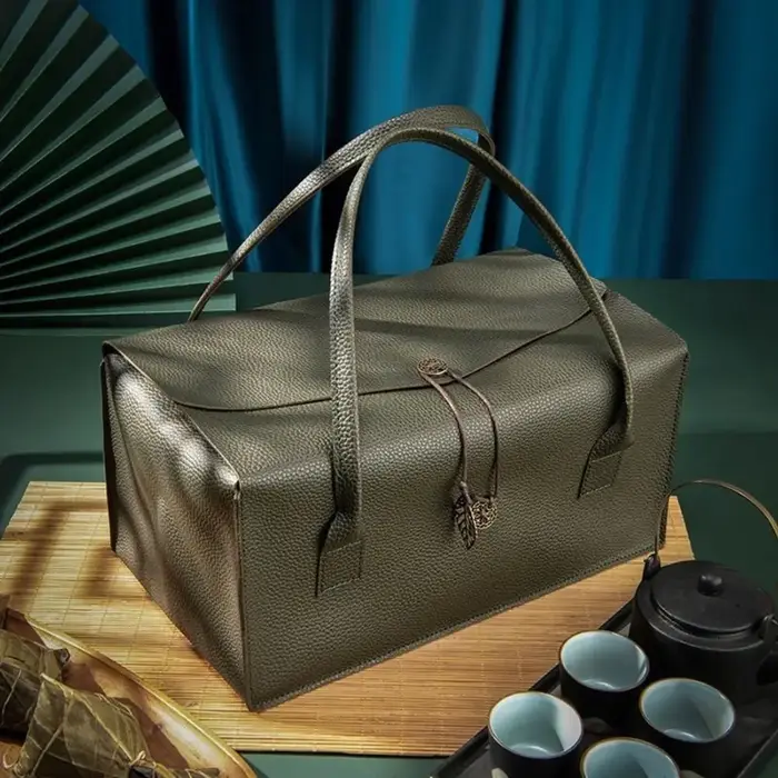 Sac cadeau tendance en PU vide avec pendentif