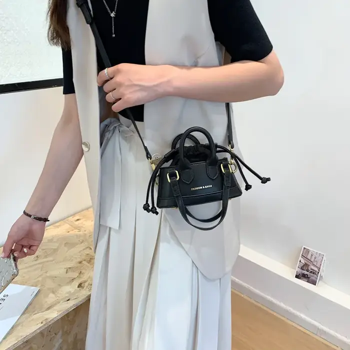 Mini Sac à Bandoulière Mignon Style Urbain Tendance Passe-Partout avec Cordon de Serrage Qualité Supérieure pour Rouge
