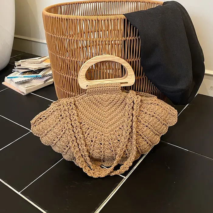 Sac à main en crochet en forme de coquillage avec bandoulière en bois
