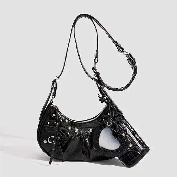 Sac de moto plissé à franges et rivets style punk 2025, sac sous le bras, sac à bandoulière simple,