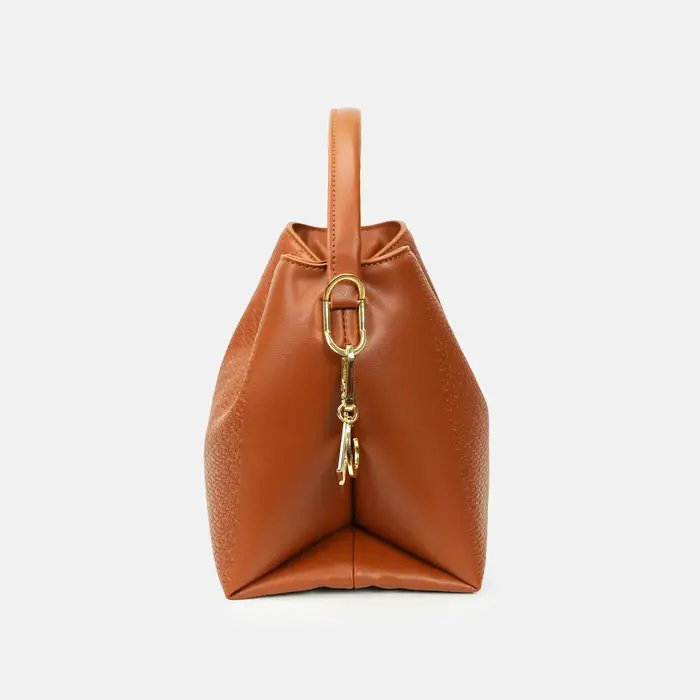Sac seau CH Monogram avec poignée supérieure et bandoulière amovible pour le quotidien