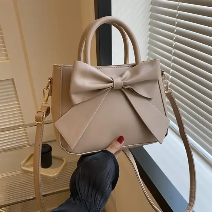 Sac fourre-tout élégant en similicuir avec grand nœud décoratif