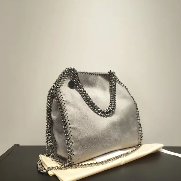 Sac à bandoulière à trois chaînes en faux daim écologique pour femme, tendance et pratique pour les 