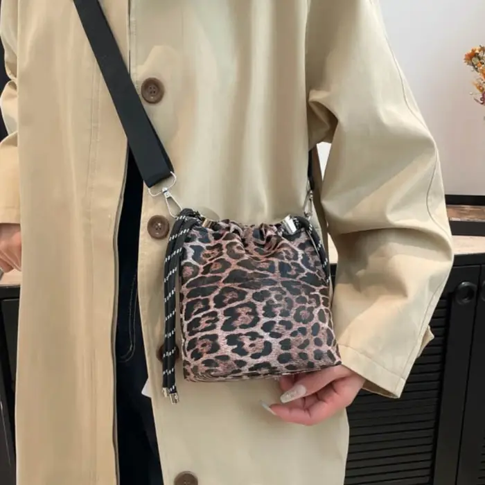 Mini sac pour femmes léopard en cuir seau sac à bandoulière petit sac de téléphone cordon sacs