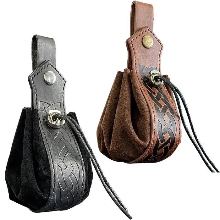 Sacs pochettes en cuir médiévaux
