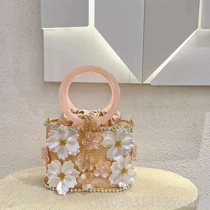 Sac seau vintage floral ajouré fait main avec chaîne en strass