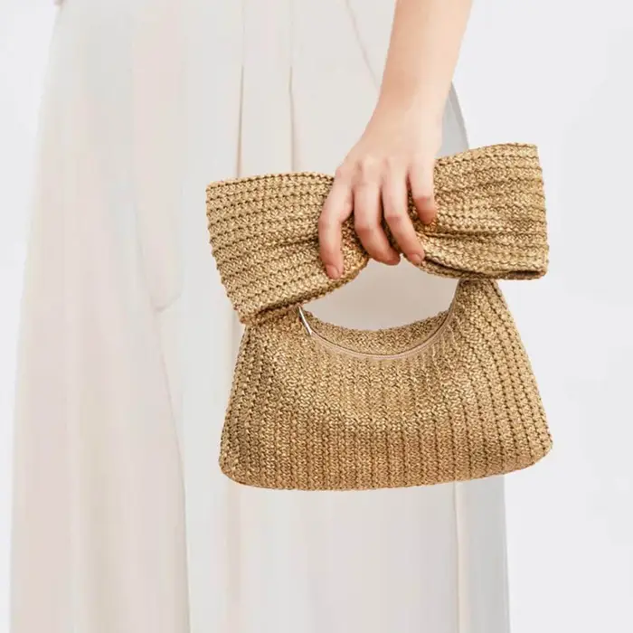 Pochette tissée en paille avec nœud pour femme