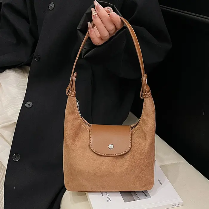 Sac à main vintage en daim