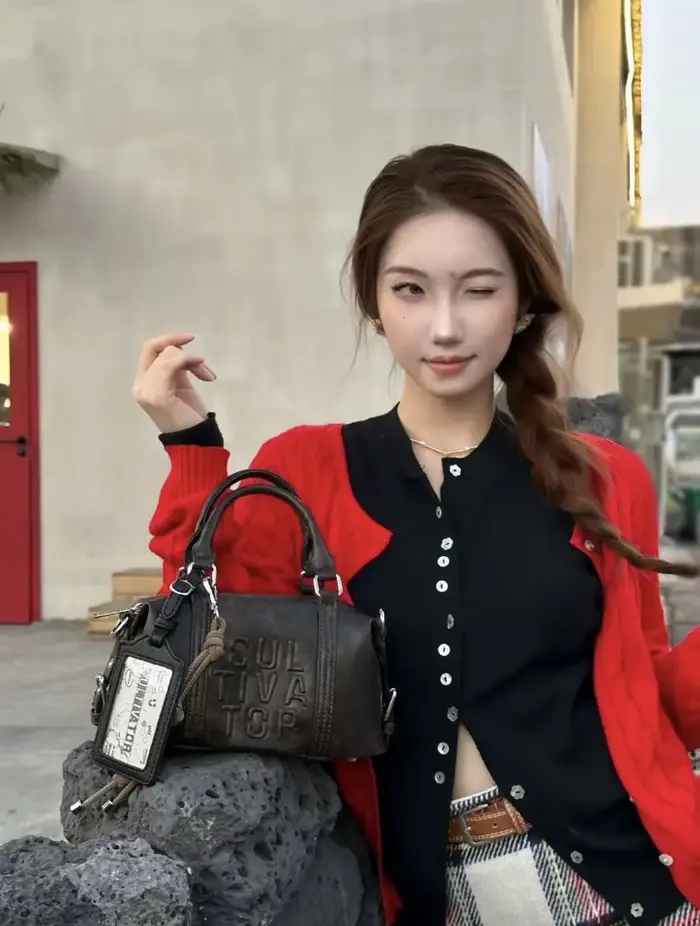 JIAERDI Sac à main Boston de style vintage pour femme avec fente pour carte Sac à bandoulière en cuir multifonctionnel tendance de luxe spacieux Y2K
