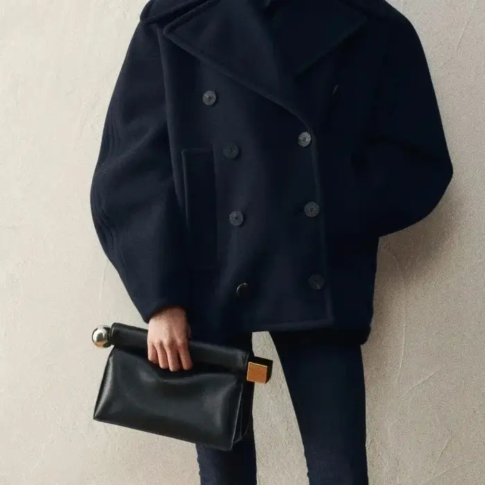 Un nouveau sac d'embrayage enroulé de luxe, à la mode et de niche pour femmes, un sac à bandoulière