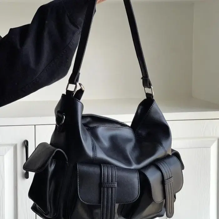 Un nouveau sac messager fourre-tout à une épaule
