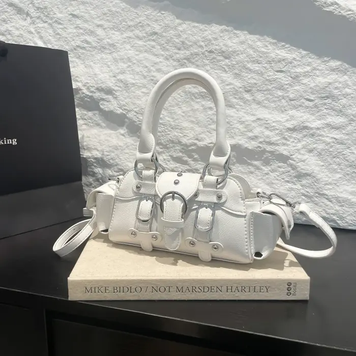 2025 nouveaux sacs à bandoulière carrés en polyuréthane solide popularité chaude à la mode Design élégant