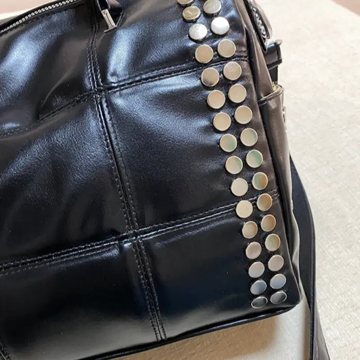 Nouveau Sac Fourre-tout Femme 2026 Style Rétro avec Rivets Métalliques