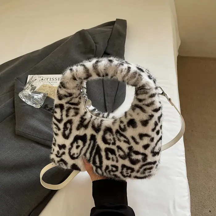 Pochette de soirée de luxe en fausse fourrure léopard
