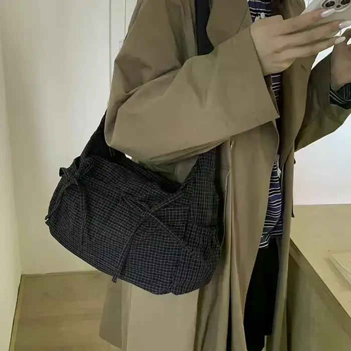 Sac à bandoulière rétro à motif quadrillé