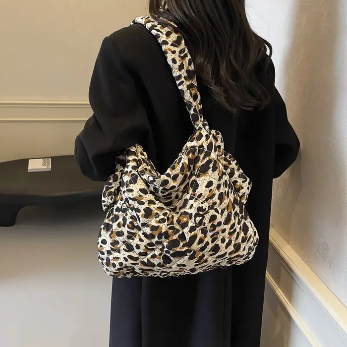 Sac à main en tissu imprimé léopard