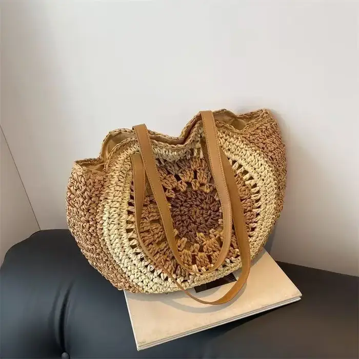 Sac rond en paille tressé à la main pour l'été