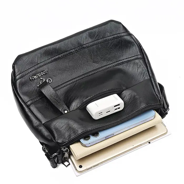 Sac à main asymétrique épaule dénudée en cuir élégant